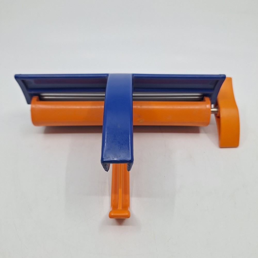 Fiskars Straight Edge Paper Crimper Tool Corrugated Ripple Texture Roller!