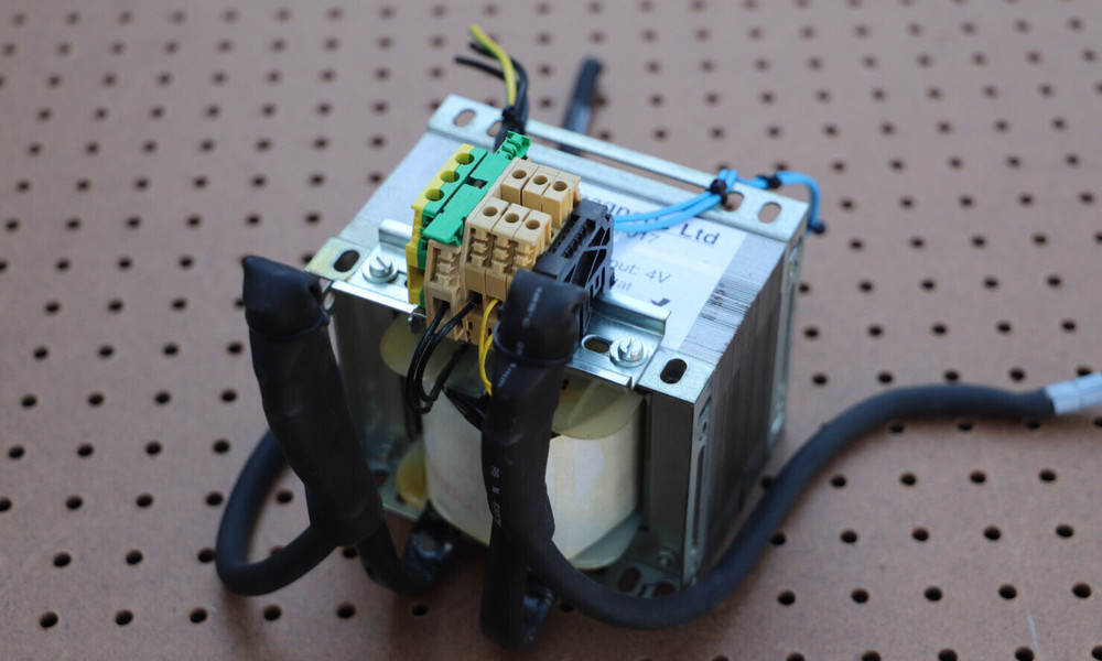 ELECTROMAGNETIC LTD Txp017 TRANSFORMER 600V/A INPUT 230V OUTPUT 4V