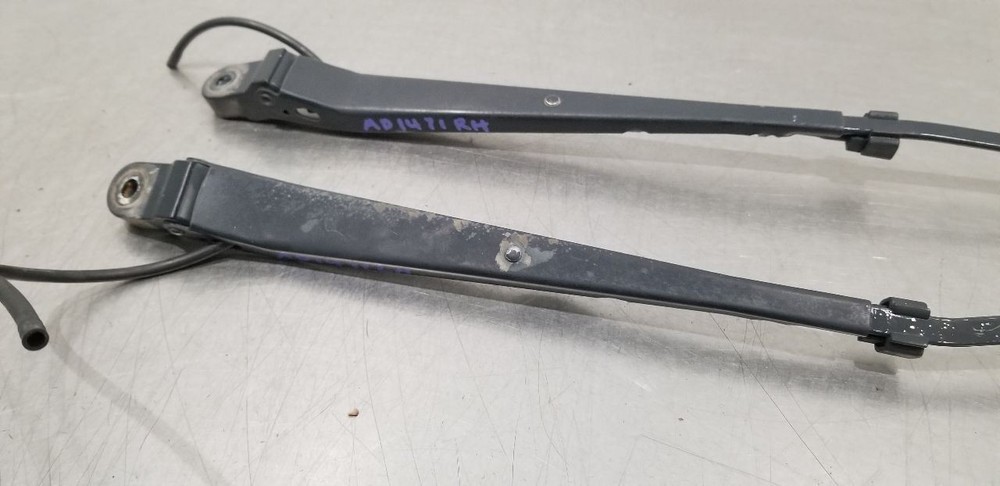 96 CHEVY IMPALA SS WINDSHIELD WIPER ARM SET PAIR