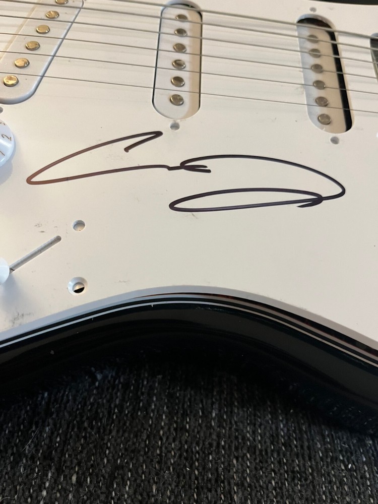 * CHRIS DAUGHTRY * signed guitar * ITS NOT OVER * COA * 2