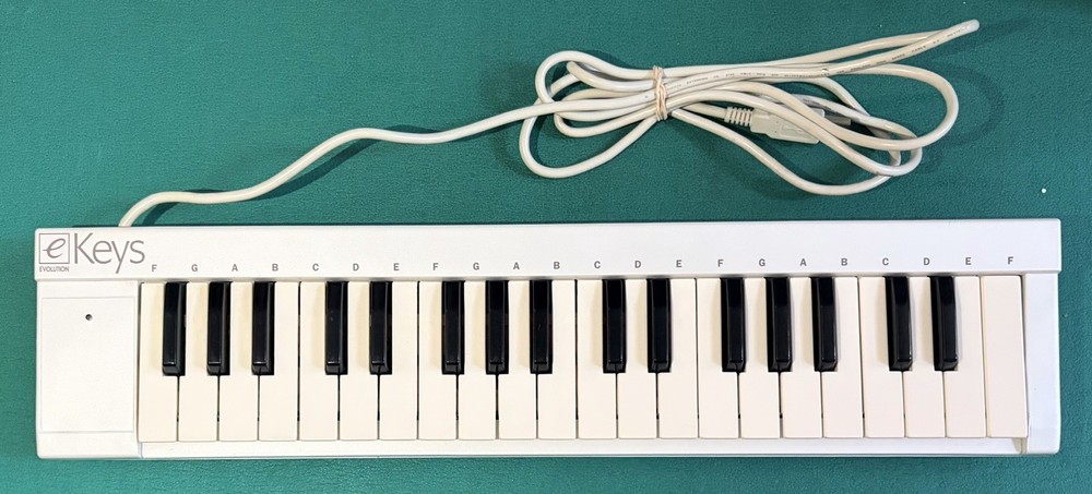 M-Audio Evolution eKeys 37 Musical Keyboard USB - White - use w/ PC or Mac
