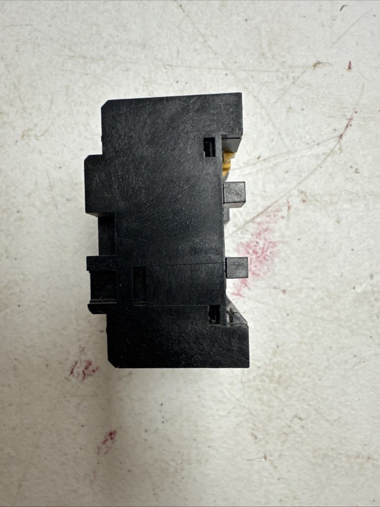 CUTLER HAMMER D3PA3 RELAY BASE - ECS