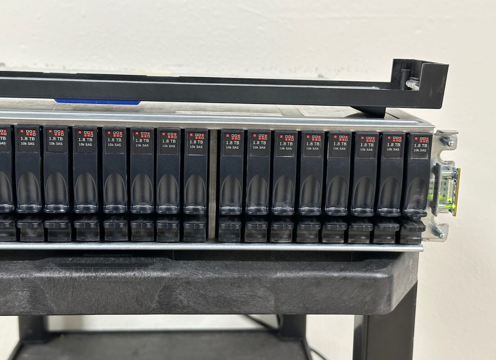 Quantum QXS 24-bay SAS disk array w/ Dual 3-07364-01 Quantum SAS SAN Controller