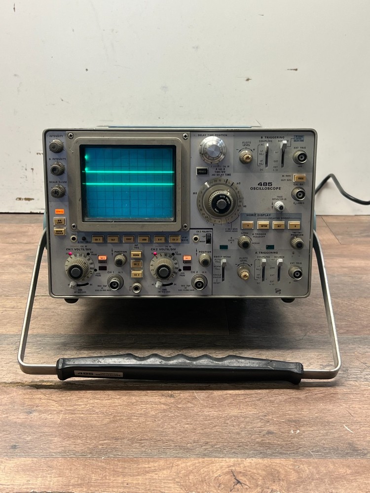 Tektronix 485 Oscilloscope with front cover