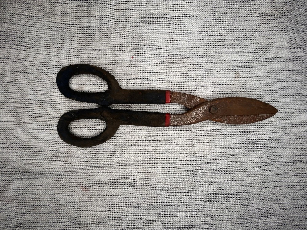 Tin Snips – Heavy Duty Cutting Tool – Used – Dirty