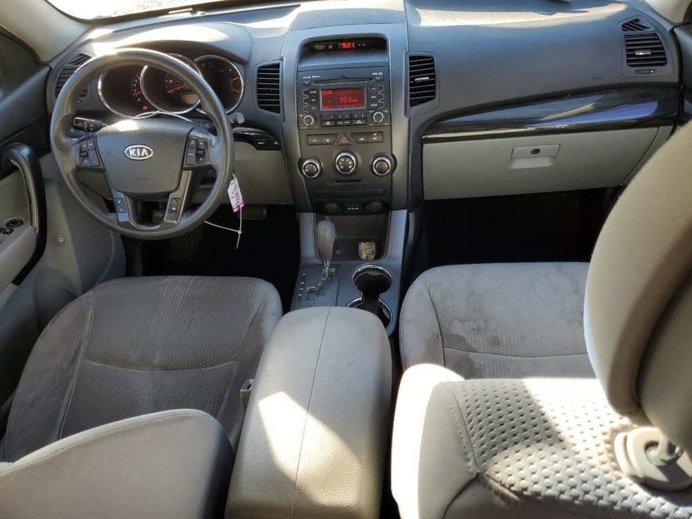 SORENTO 2011 Glove Box 4900166