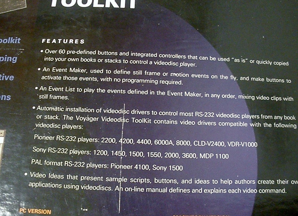 THE VOYAGER VIDEODISC TOOLKIT FOR INTERACTIVE VIDEO MAC VERSION