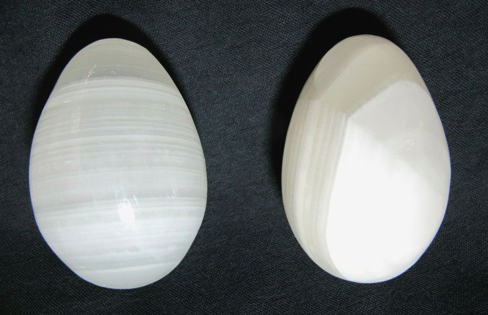 2 Cream Onyx Eggs - VGC