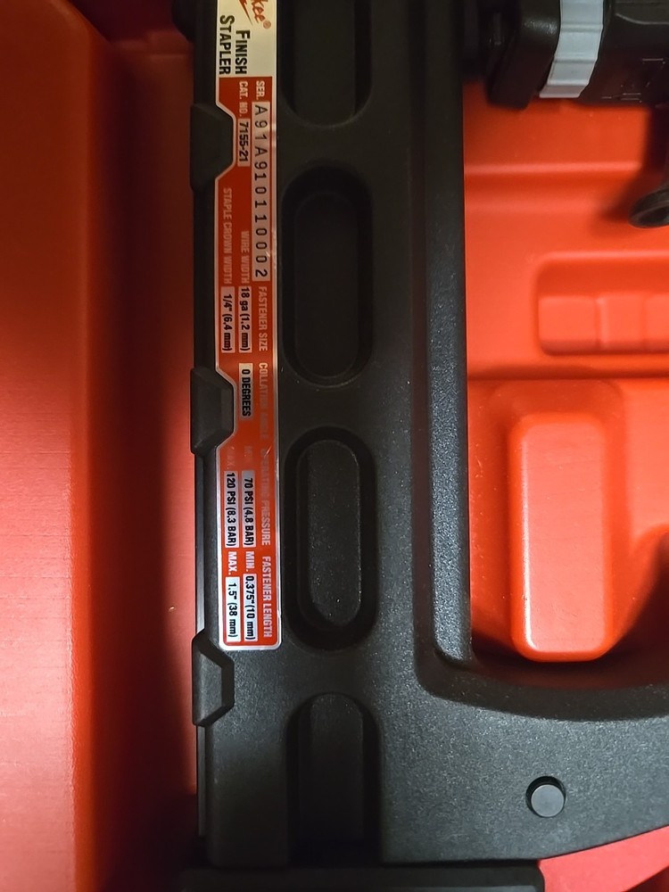 milwaukee tools 18 Guage Pneumatic Stapler