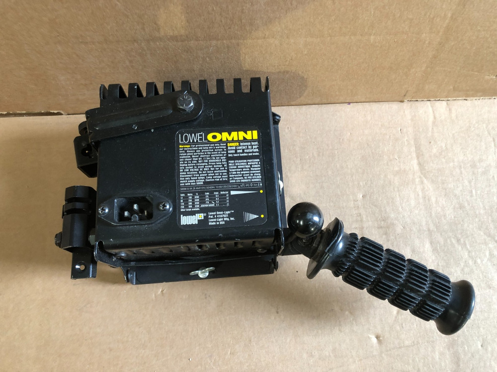 Lowel Omni Multi-Voltage Focusing Light