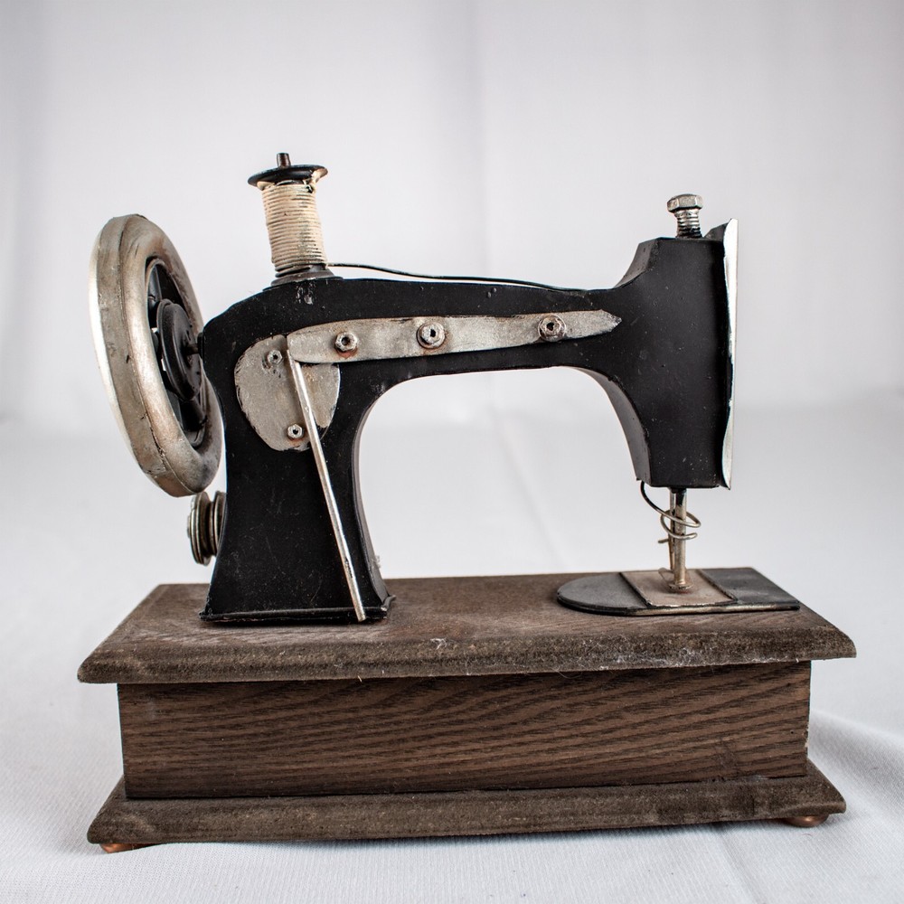 SINGER Sewing Machine Tools Hidden Jewelry Box Decor