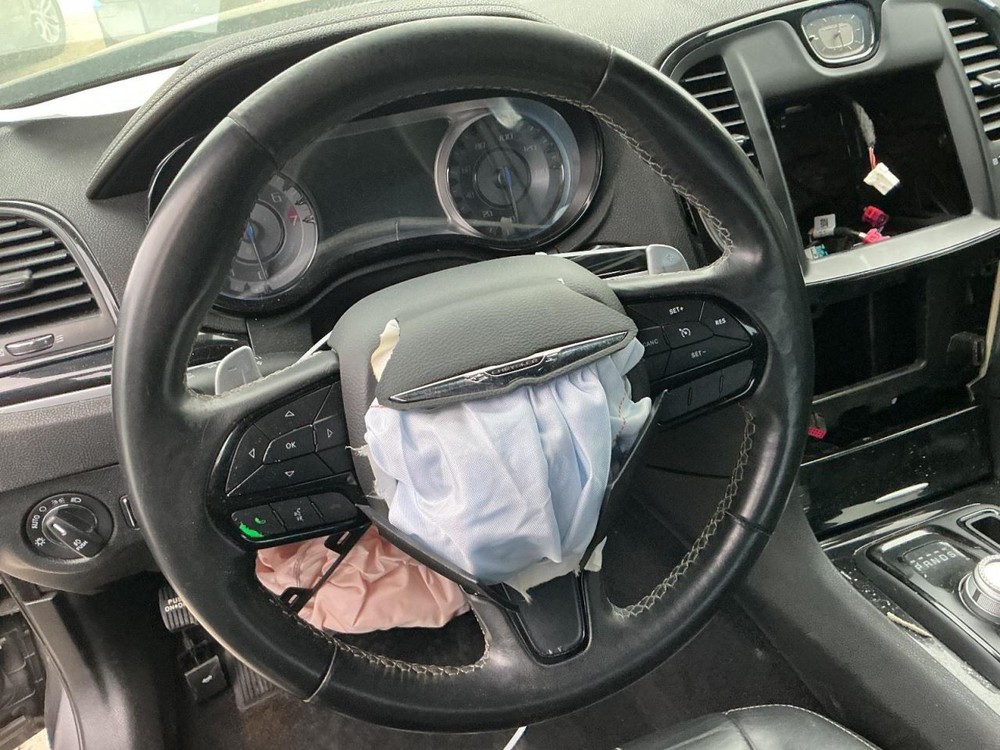 300 2019 Glove Box 5020395