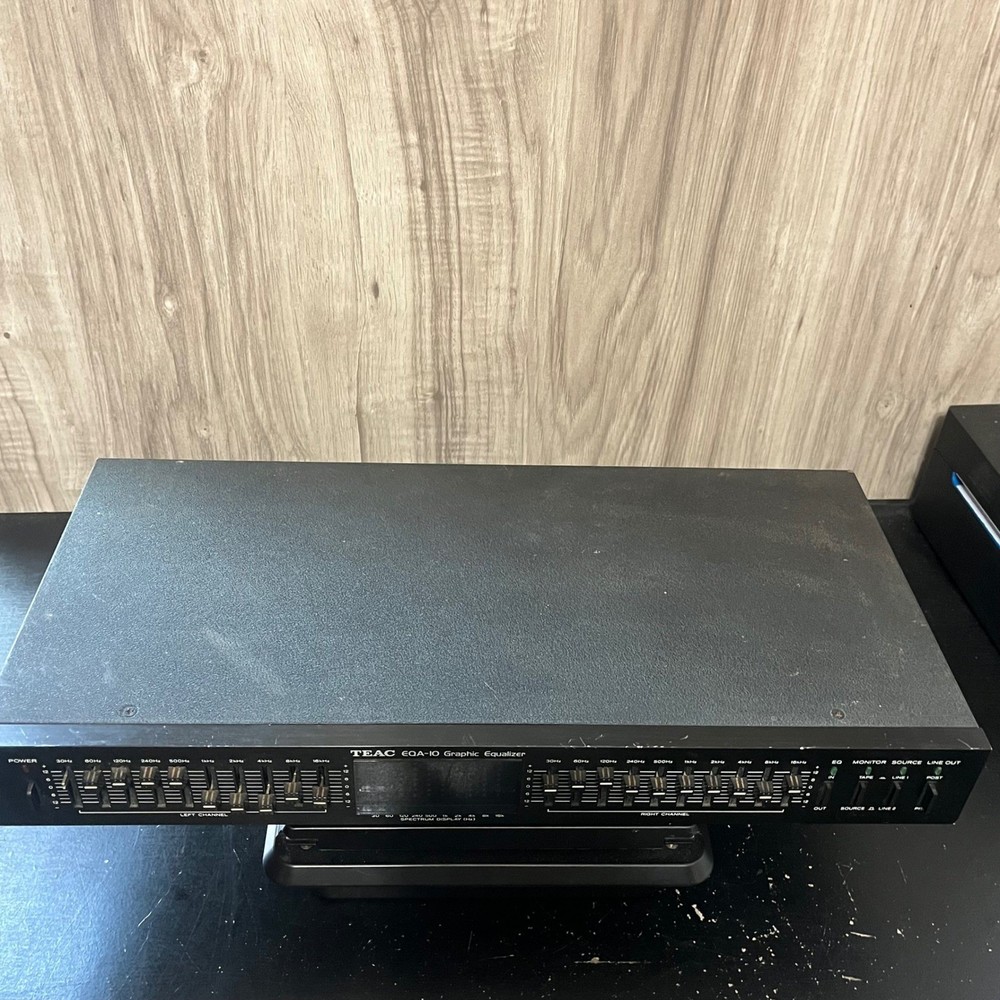 TEAC EQA-10MKII Graphic Equalizer Powers On