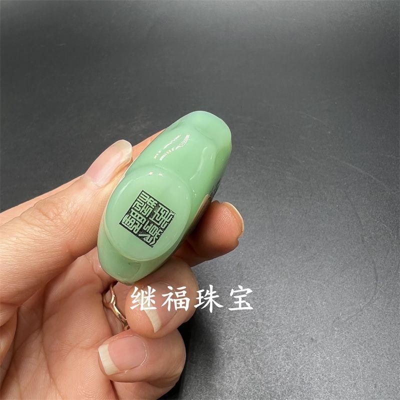 White Jade Glass Snuff Bottle Qilin Pattern Decorative Empty Bottle