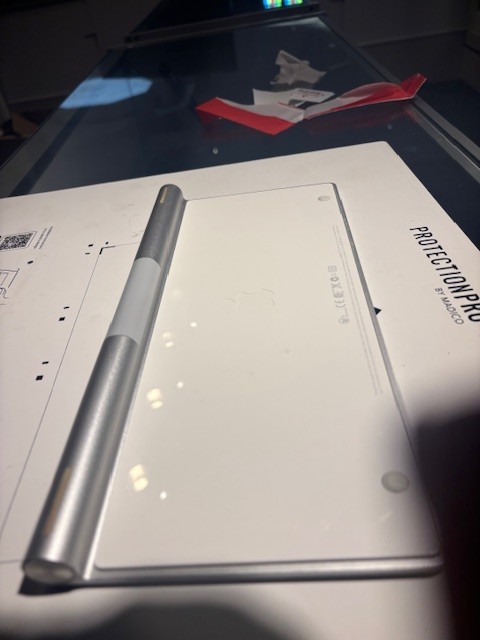 Apple A1314 Wireless Bluetooth Keyboard (White/Silver)