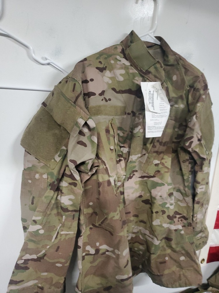 Small Regular US ARMY ISSUE  MULTICAM  -  FLAME RESISTANT   New  jacket top