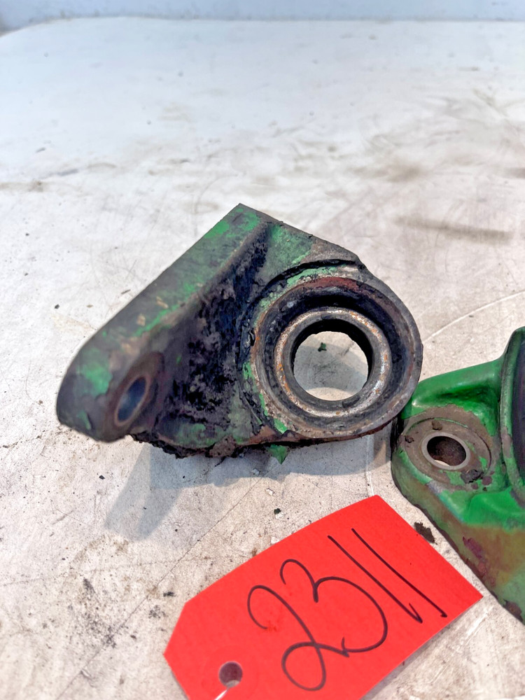 John Deere 7800 Tractor Engine Mount Brackets R95415 R95414