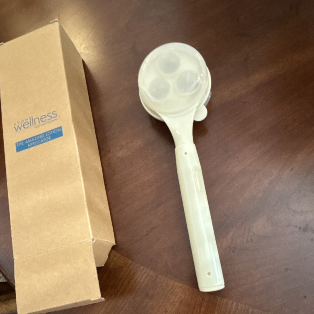Avon Wellness The Amazing Lotion Applicator White Plastic Handle