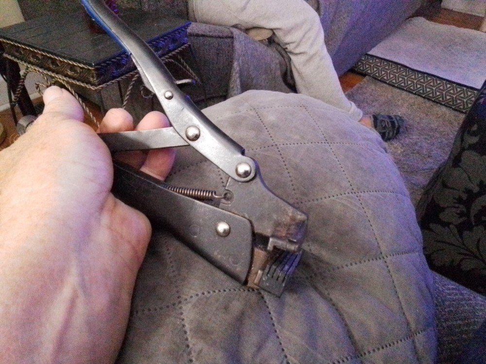 Du Pont/Berg Electronics HT 210A