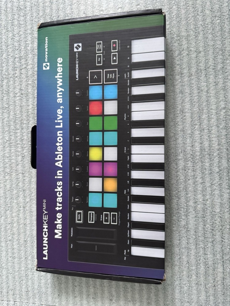 Novation Launchkey Mini Mk3 25 Mini-key Midi Keyboard Controller (NO CABLE)