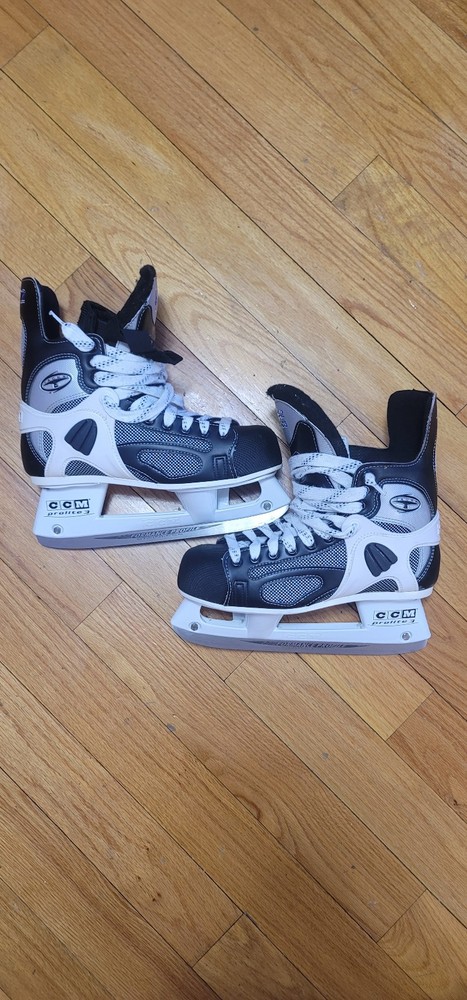 CCM Ice Scates Proformance Profile 452 Tacks