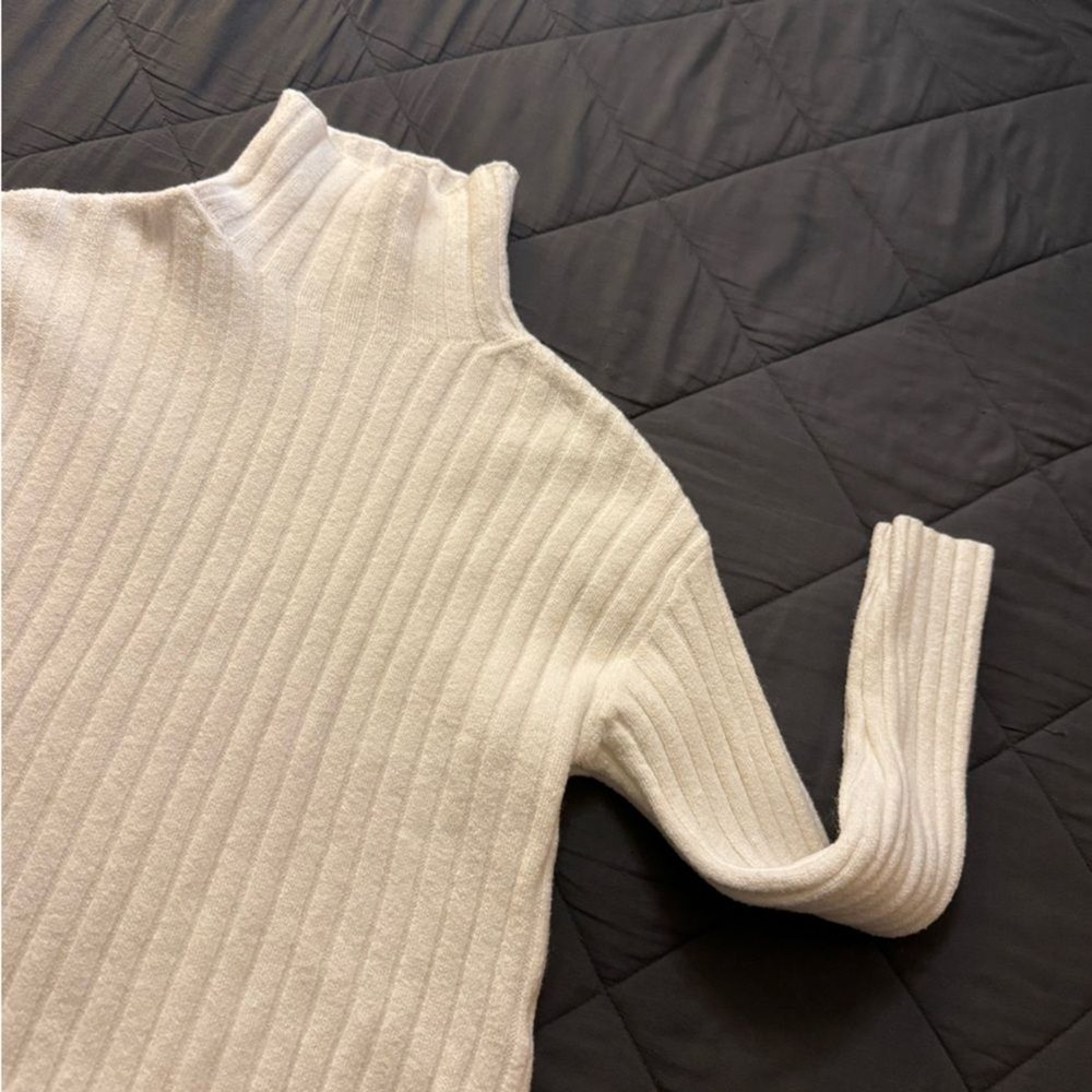 Chic Cream Ribbed Turtleneck Sweater