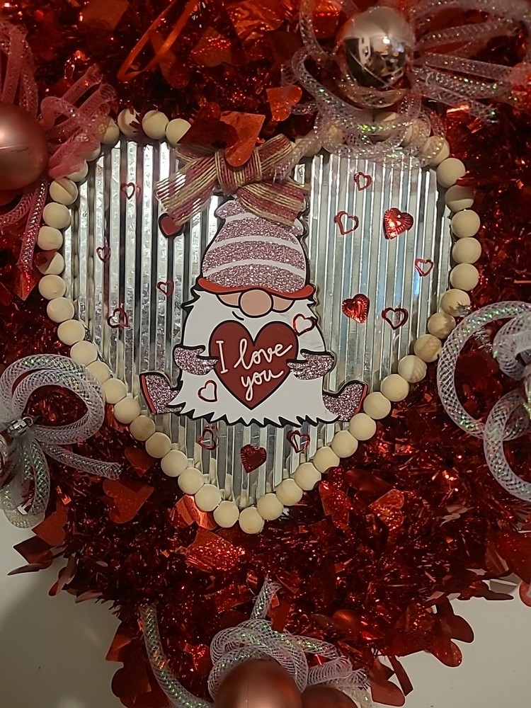 VALENTINES GNOME WREATH