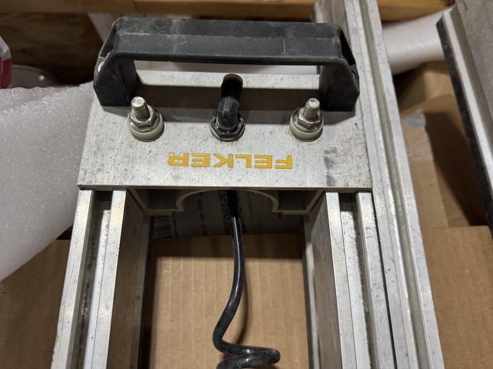 Felker Track master unit w/ suction cups