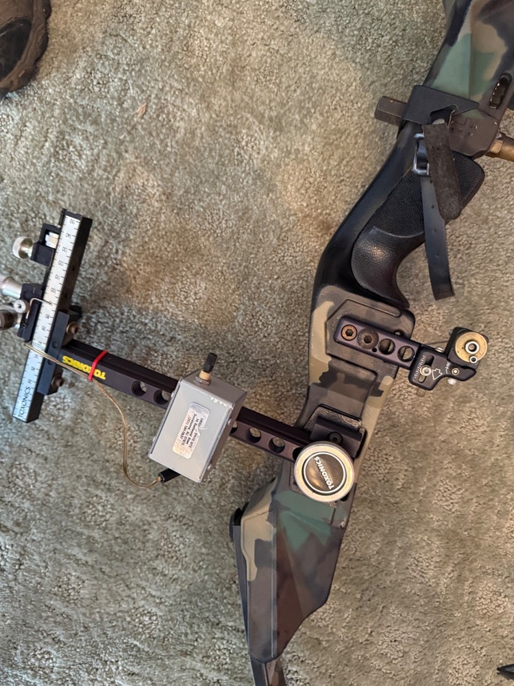 PSE LC 2000 Carbon Elite Compound bow 50-60lb with lighted site