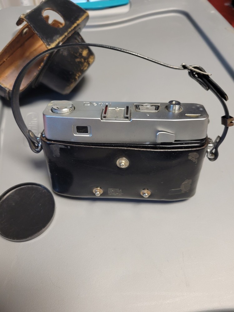Petri 7.5 Camera In Leather Case Untested!