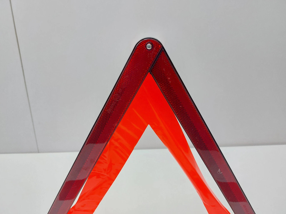 VOLVO V40 EMERGENCY HAZARD WARNING TRIANGLE 2013