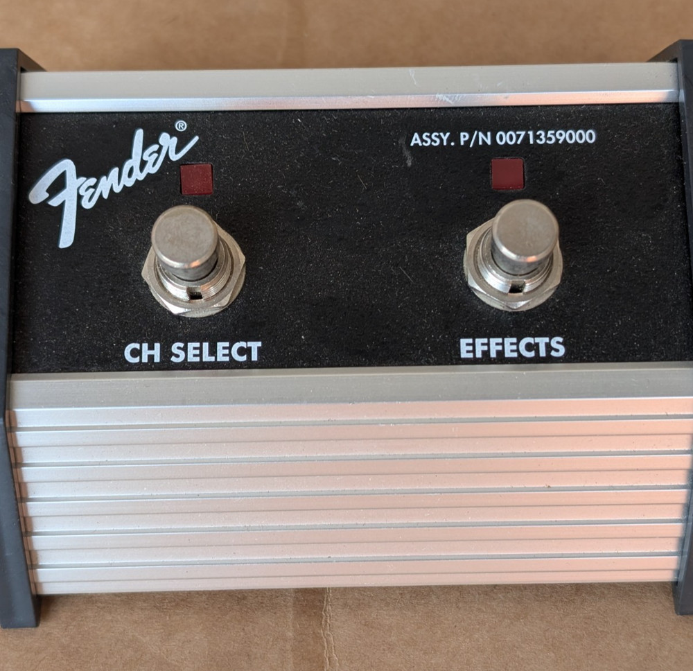 FENDER 2-Button Guitar Footswitch Pedal - Channel Select / Effects - 0071359000