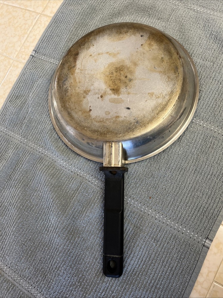 Wear Ever 10” Frying Pan