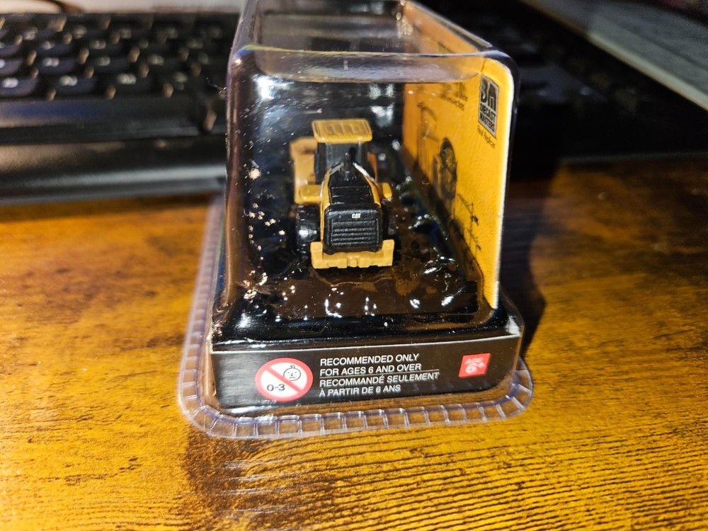 CAT Diescast Micro 950M Wheel Loader, 1:144 Scale, N Guage Compatible, NEW