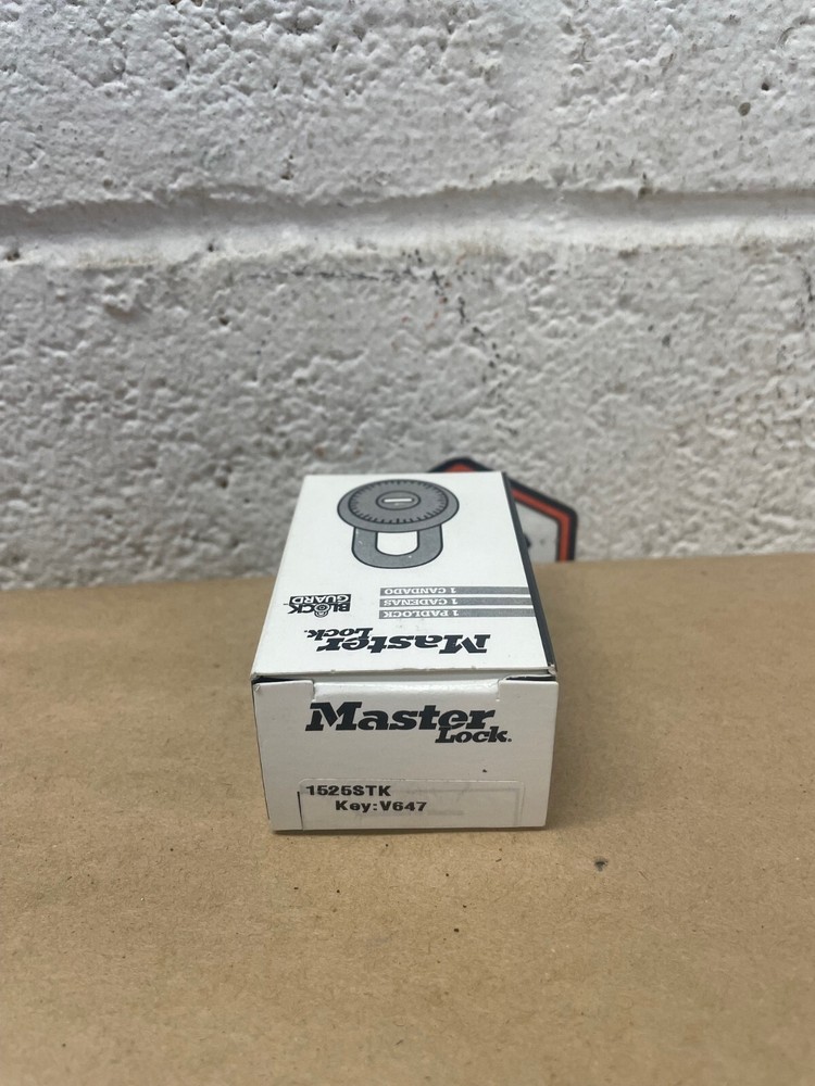 MasterLock V647 Combination Padlock - Lot of 2