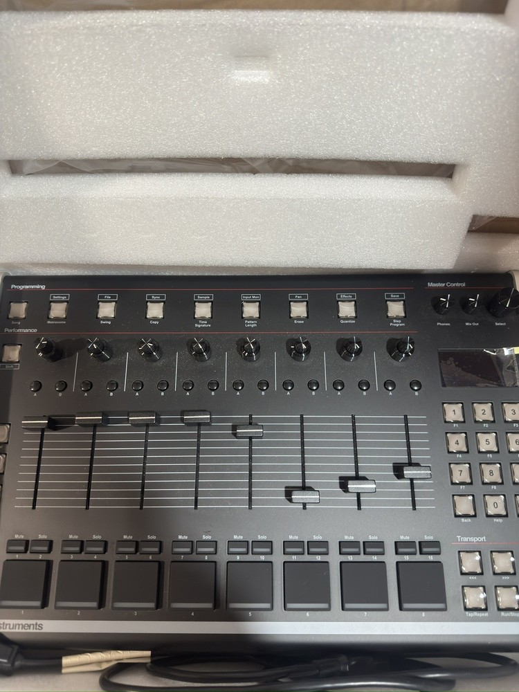 Isla Instruments S2400 Sampler and Drum Machine