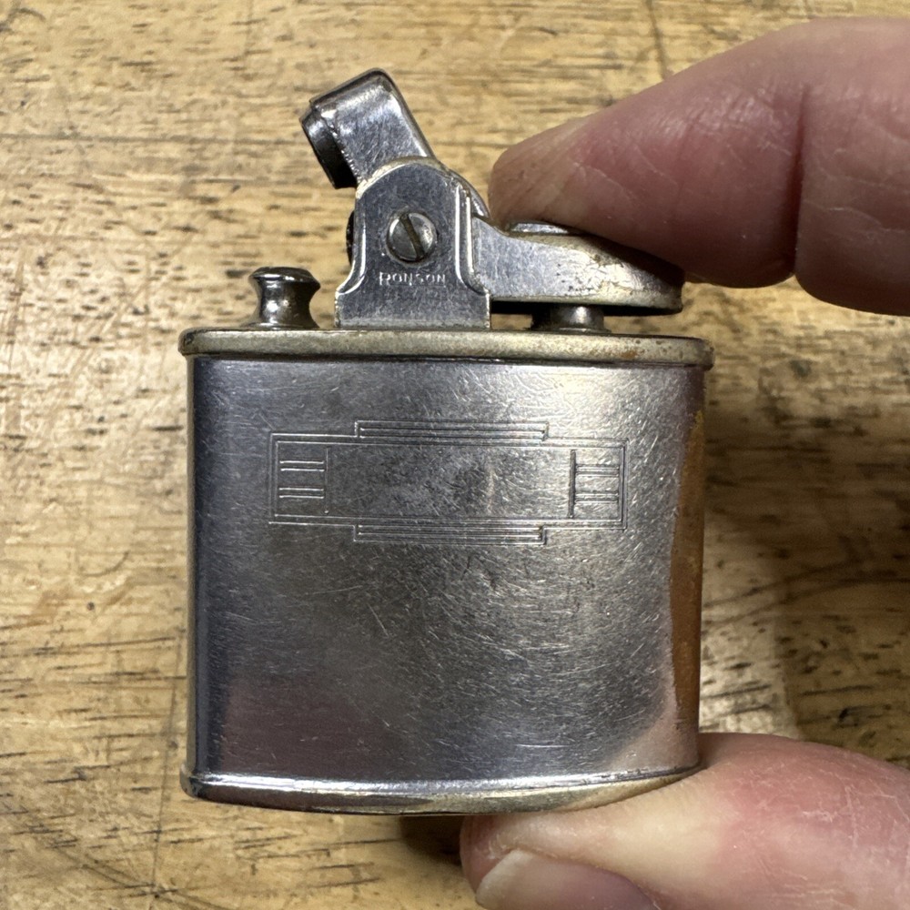 Vintage Ronson De Light Art Deco Petrol Lighter
