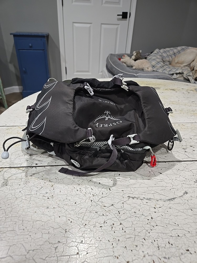 Osprey Talon 6 is a versatile lumbar pack Gray