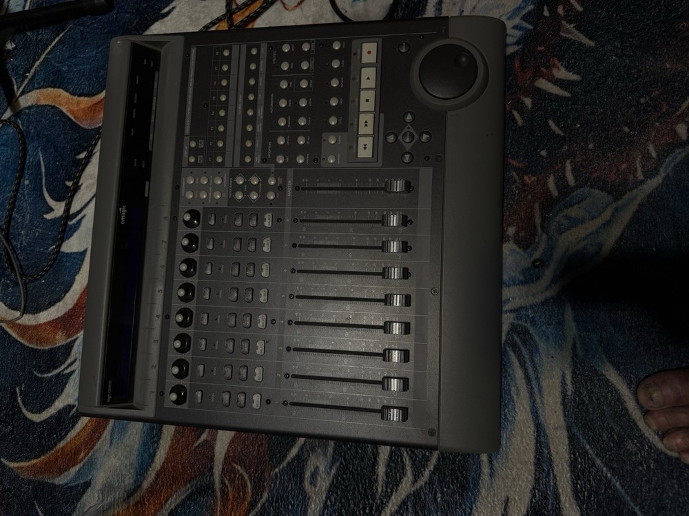 Mackie Control 8-Channel Master Control Mixer