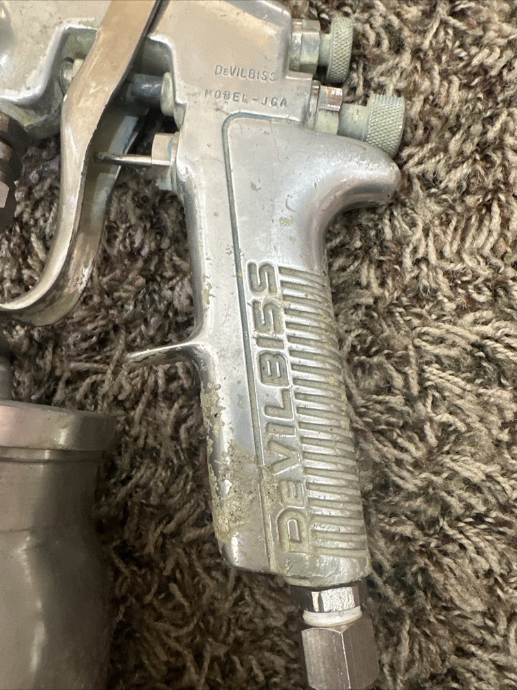 DeVilbiss JGA Paint Spray Gun & Cup With 705 E4 Nozzle