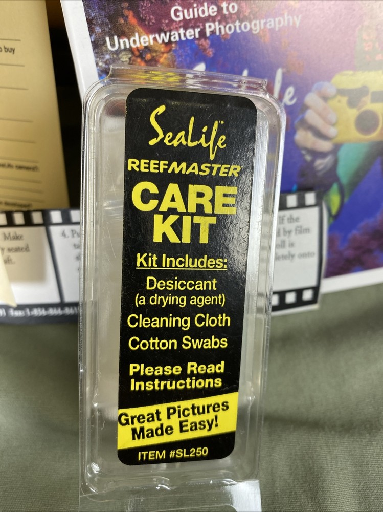 SeaLife Camera Kit With Camera, Enclosure, Flash And Case WORKS!!