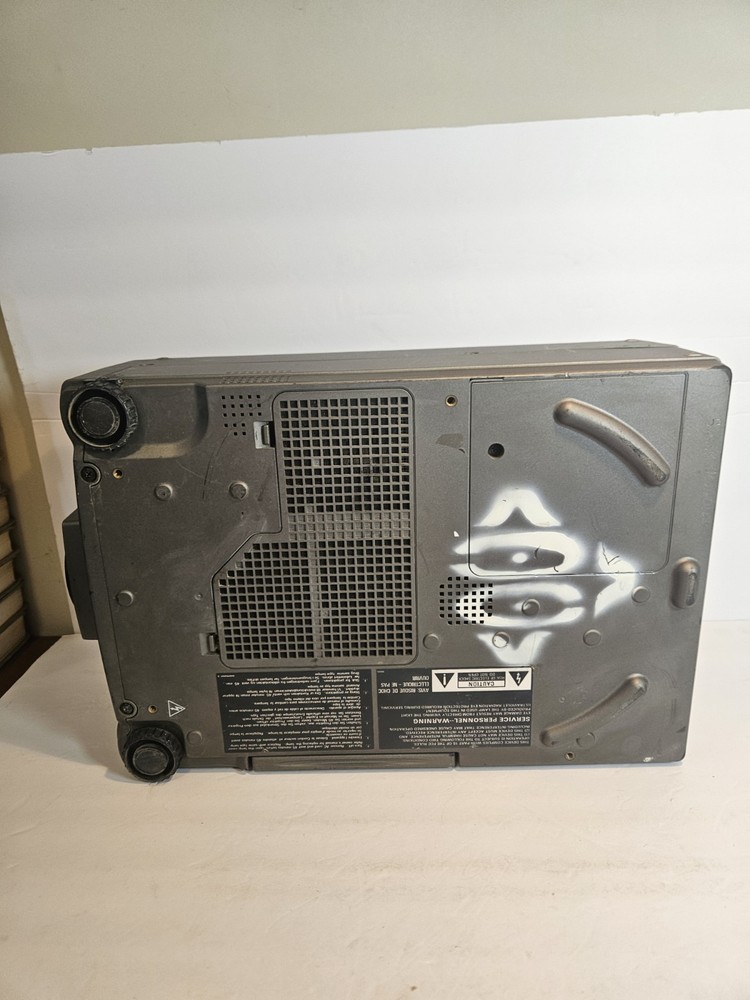 Eiki LC-X984 Digital Multimedia LCD Projector: For Parts
