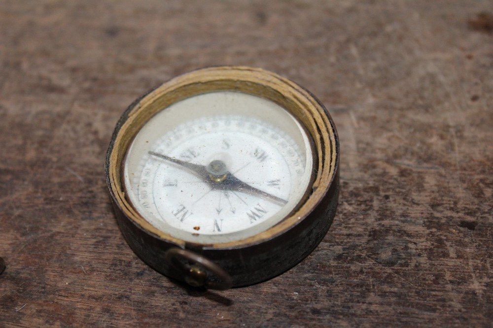 Vintage Case with Lid Small Compass