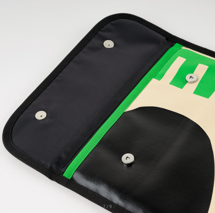 PAMM: Generous Interior Laptop Case
