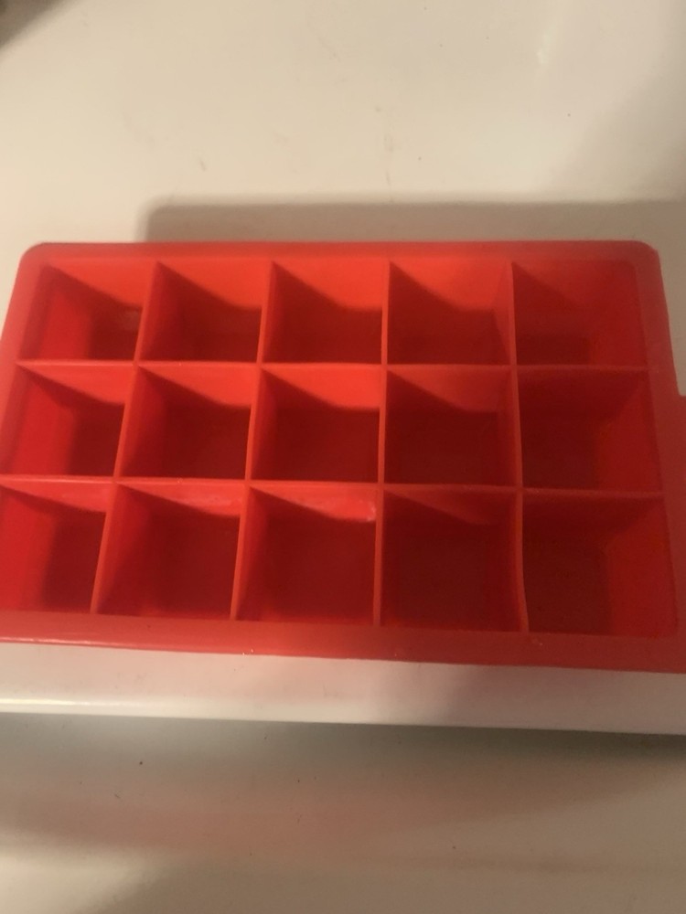 Preowned red 15 cubed silicone ice cube Tray/Freezer/Rubber/Tab/Handle/Squares