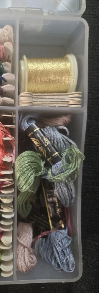 126 Plus Embroidery Thread w/Storage Box