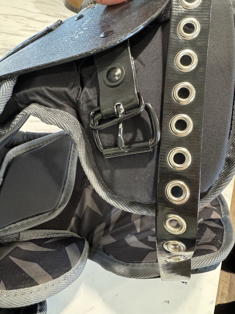 Xénith Pro Skill Black Shoulder Pad Medium