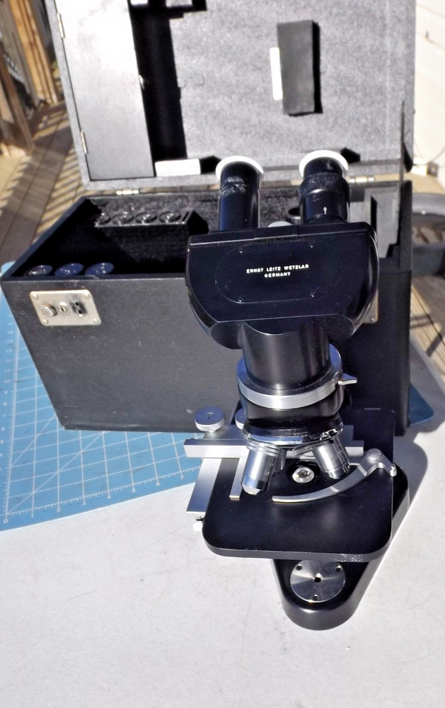 Used Ernst Leitz Wetzlar Microscope w/ case & lens & light