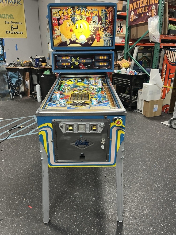 1982 BALLY MR AND MRS PACMAN PINBALL MACHINE PROF TECHS PLAYS GREAT