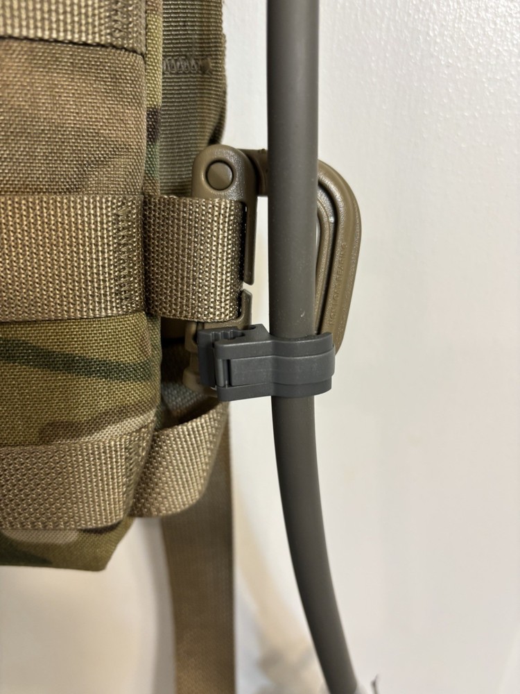 US Army Issues Molle 11 Hydration System Carrier - New